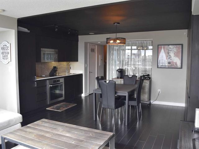 811 - 10 Capreol Crt