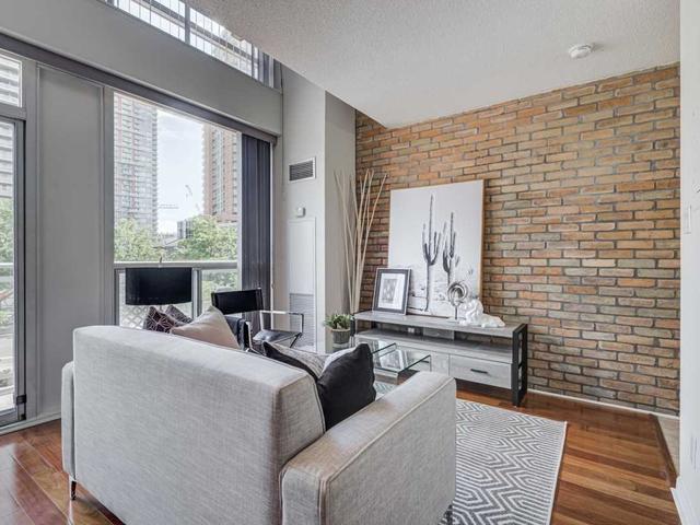 201 - 1029 King St W