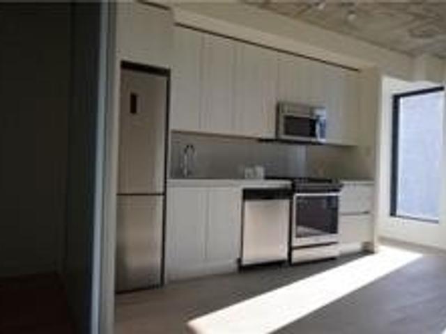 410 - 111 Bathurst St