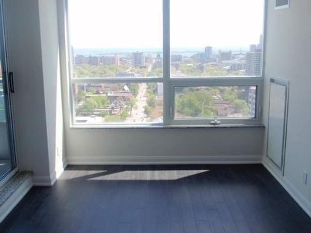 2004 - 500 Sherbourne St