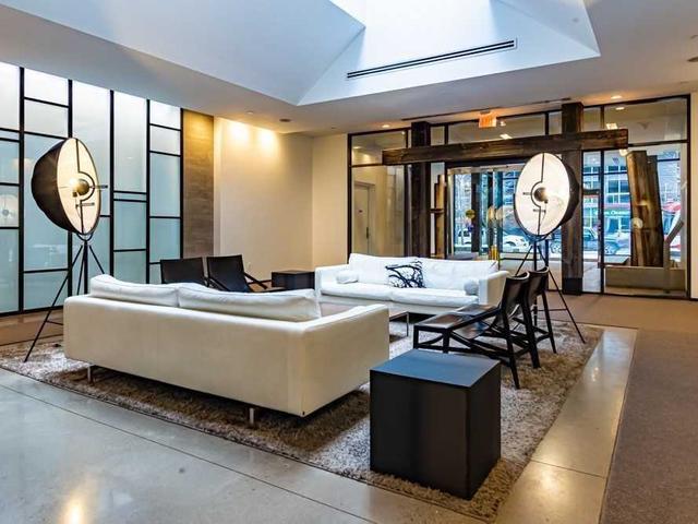 1107 - 1030 King St W