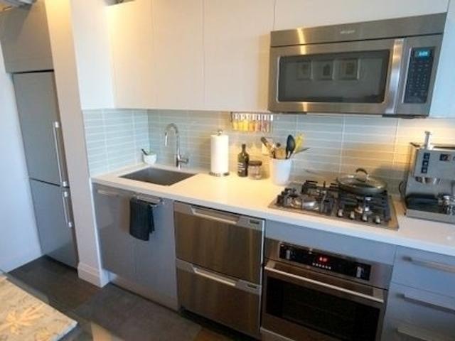 1905 - 224 King St W