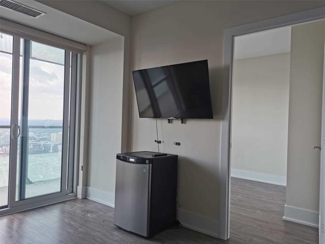 S3601 - 300 Front St W