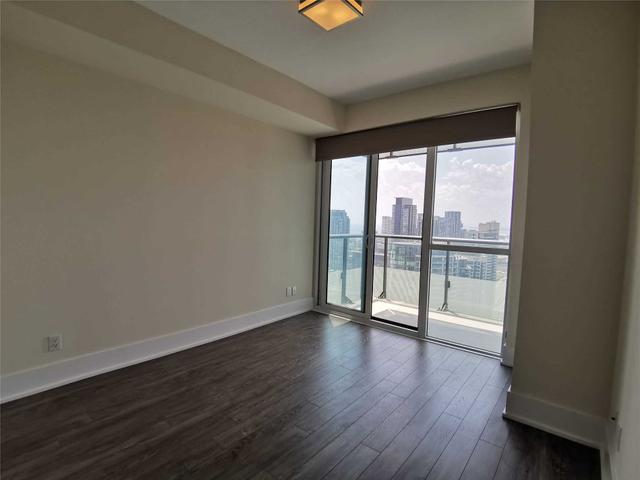 S3601 - 300 Front St W