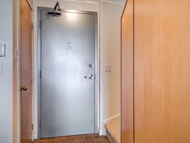 816 - 255 Richmond St E