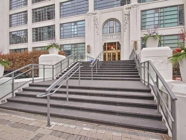 813 - 637 Lake Shore Blvd W