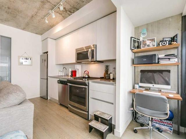 812 - 111 Bathurst St