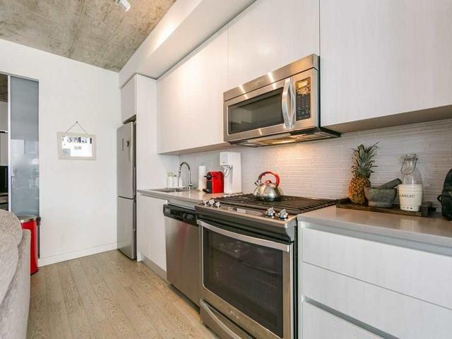 812 - 111 Bathurst St