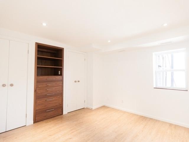 A - 1118 Queen St W