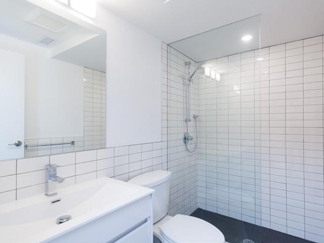 A - 1118 Queen St W