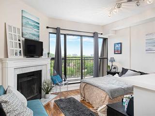 PH808 - 456 College St