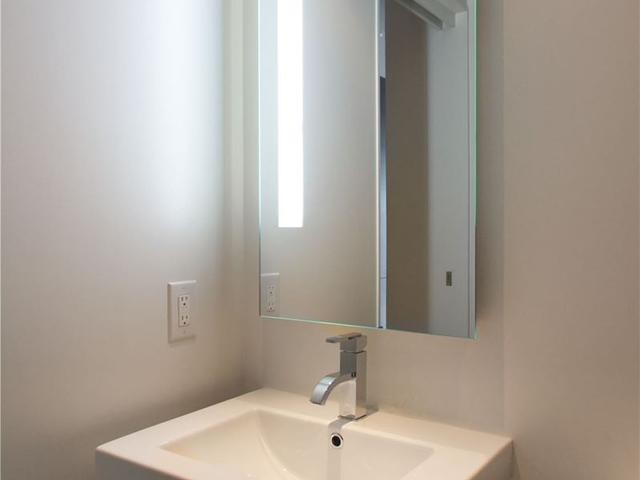 1220 - 629 King St W