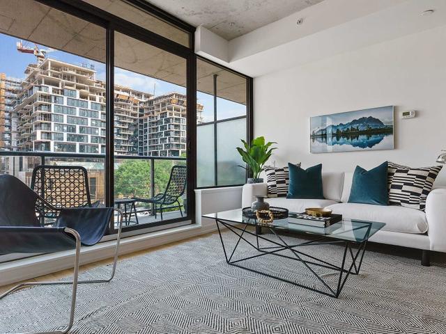 532 - 461 Adelaide St W