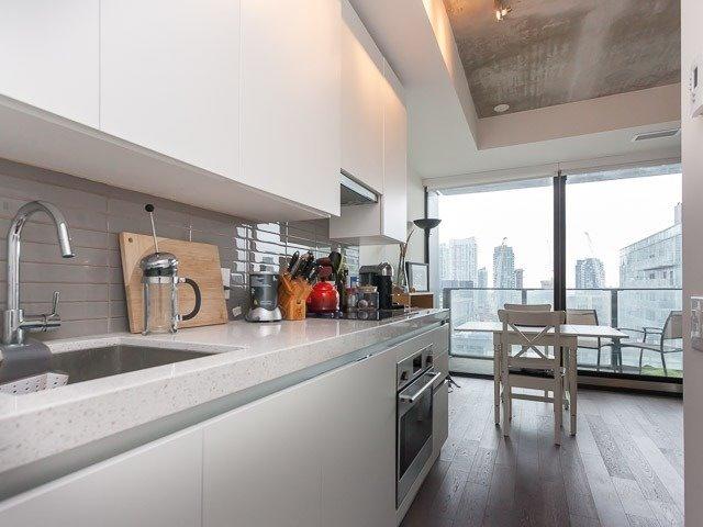 1207 - 629 King St W