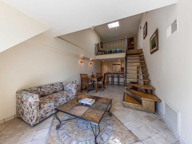 53 - 217 St George St