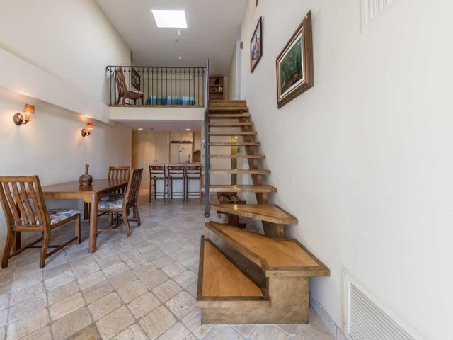 53 - 217 St George St