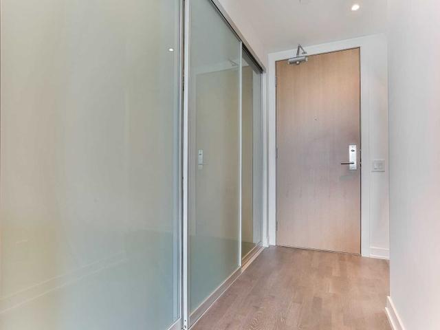 1327 - 629 King St W