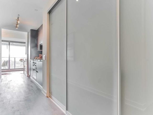 1327 - 629 King St W