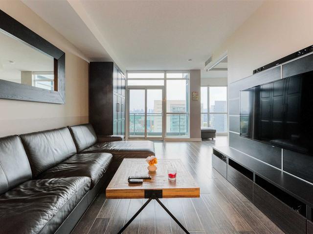 1805 - 1171 Queen St W