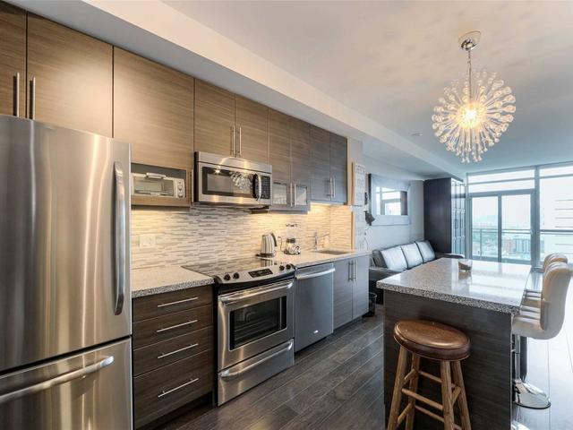 1805 - 1171 Queen St W