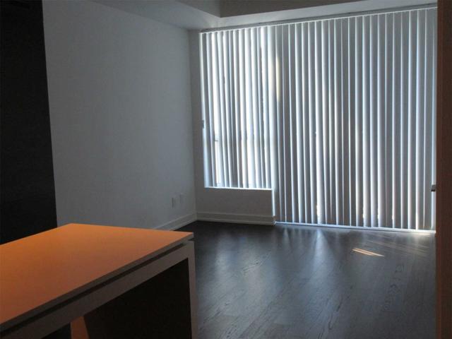 719 - 1030 King St W