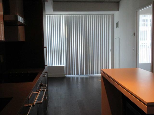 719 - 1030 King St W