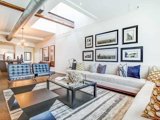 206 - 670 Richmond St W