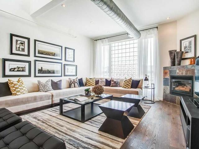 206 - 670 Richmond St W