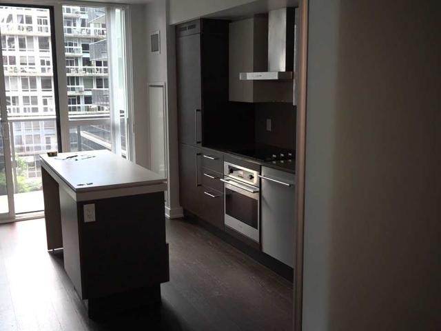 435 - 1030 King St W