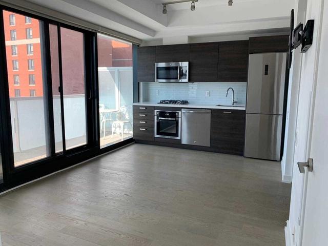 1004 - 11 Charlotte St