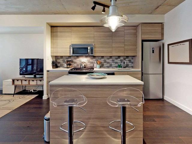 318 - 111 Bathurst St