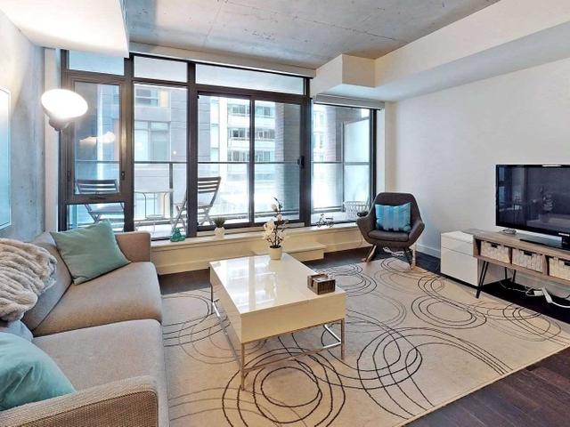 318 - 111 Bathurst St