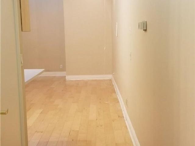 L02 - 73 Richmond St W