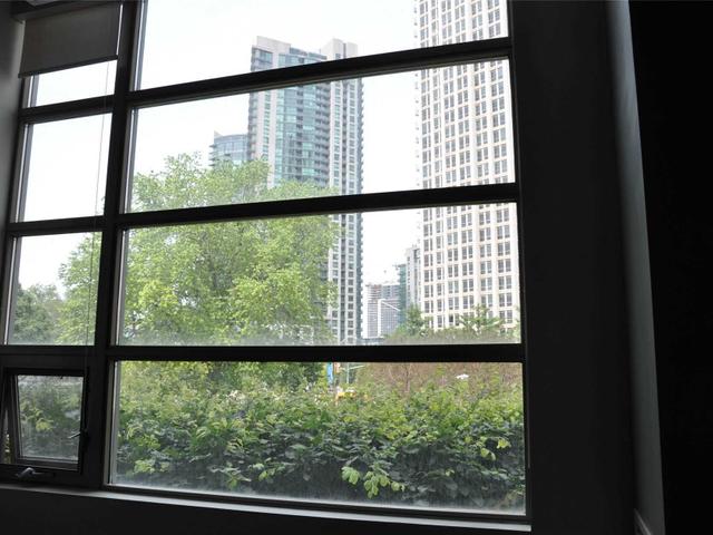 110 - 637 Lakeshore Blvd W