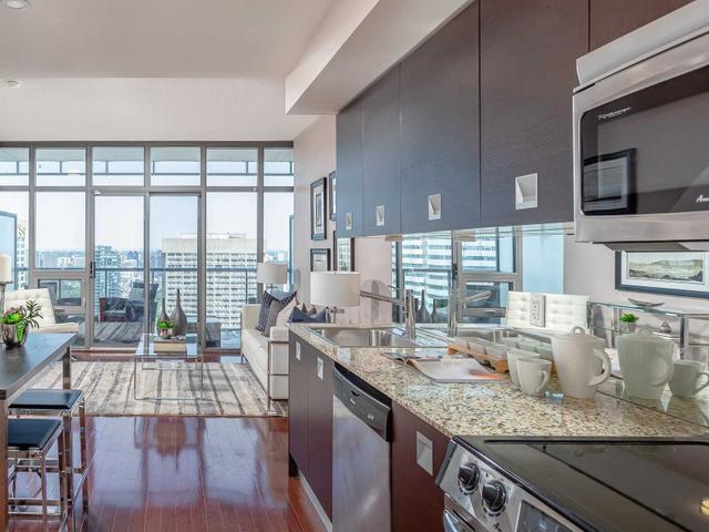 4007 - 33 Charles St E