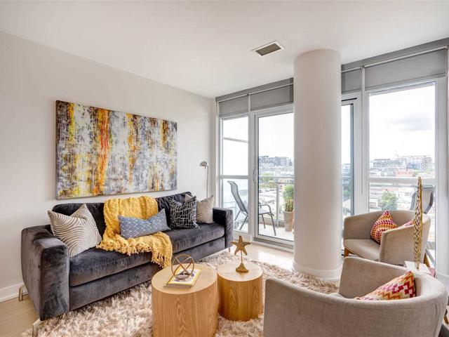 1045 - 10 Capreol Crt