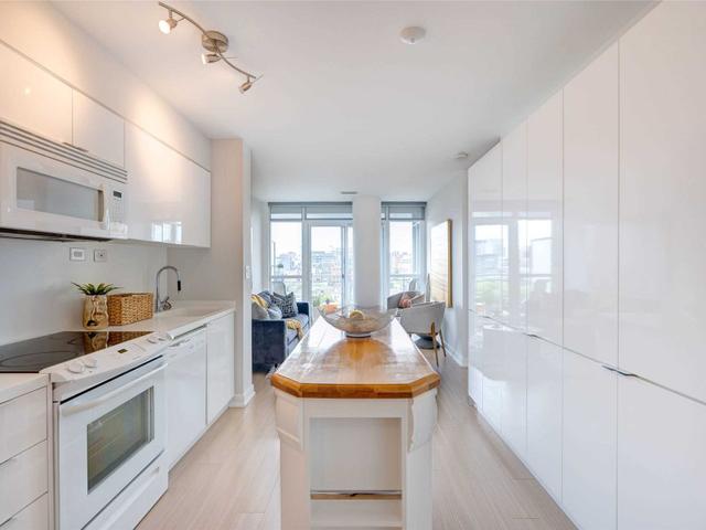 1045 - 10 Capreol Crt