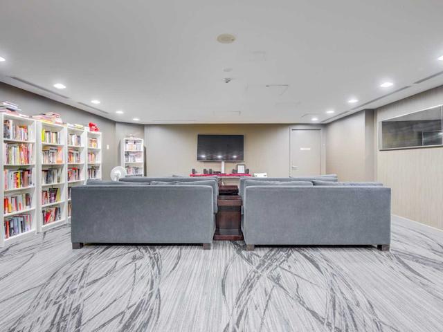 807 - 1171 Queen St W