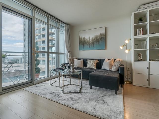 1208 - 21 Iceboat Terr