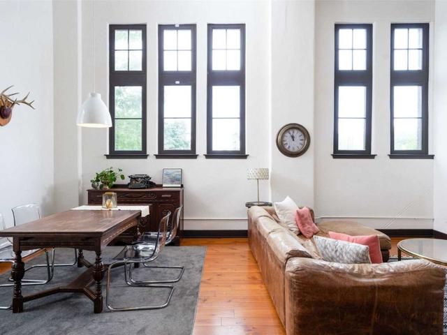 302 - 183 Dovercourt Rd