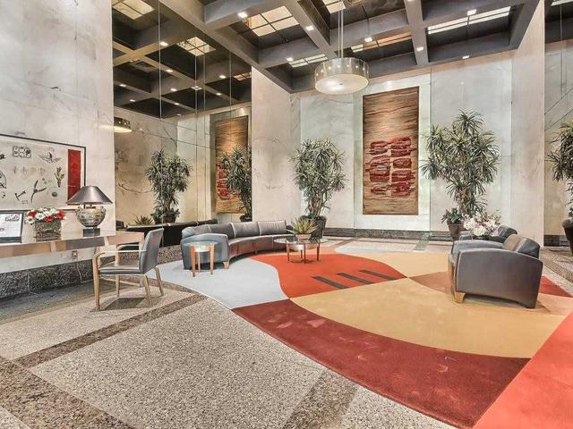 2412 - 33 Harbour Sq