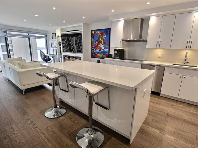 2005 - 65 Harbour Sq