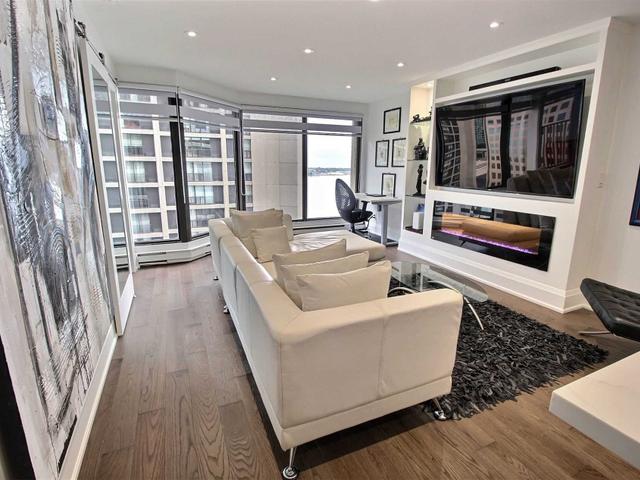 2005 - 65 Harbour Sq