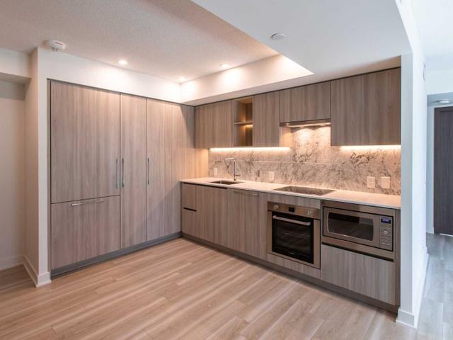 4516A - 17 Bathurst St