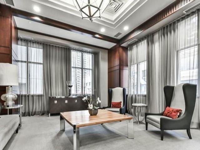 2707 - 35 Balmuto St