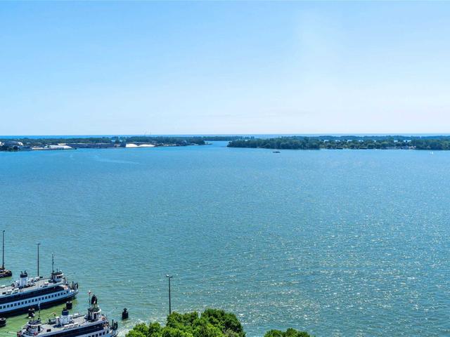 2004 - 33 Harbour Sq