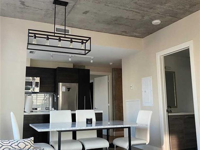 2003 - 224 King St W