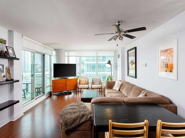 611 - 381 Front St W