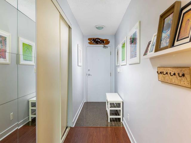 611 - 381 Front St W