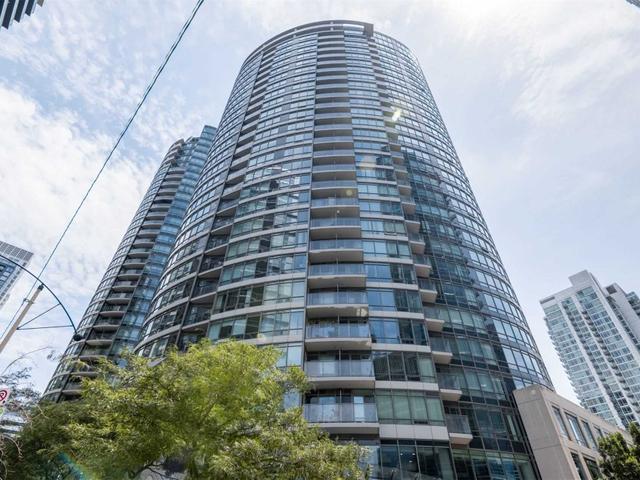 1801 - 373 Front St W